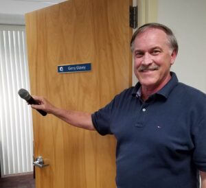 Gerry-glavey-mic-drop